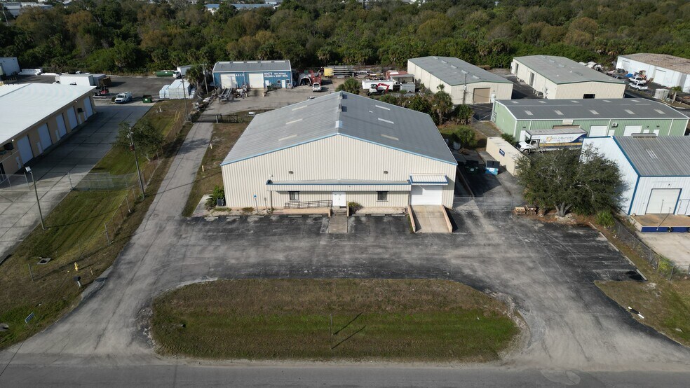 More Photos Of 4210 Whidden Blvd, Port Charlotte Warehouse For Lease