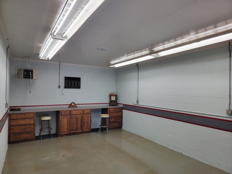 More Photos Of 1106 Goodale Ave, Camden Flex For Sale