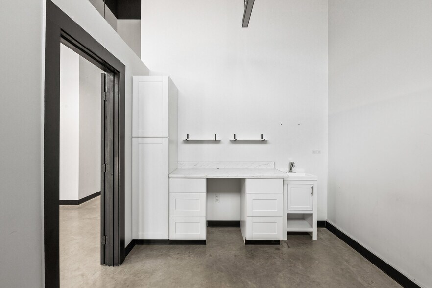 More Photos Of 206 Main St, Gloucester Apartments For Lease