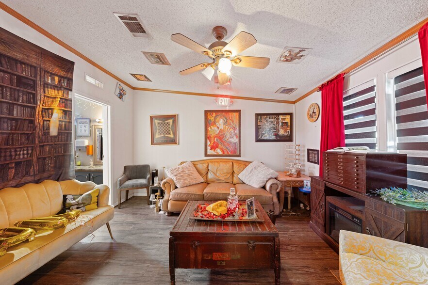 More Photos Of 33855 Blanco Rd, Bulverde Bar For Sale