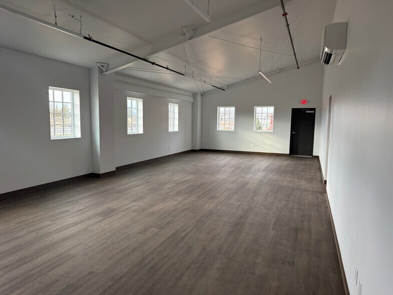 More Photos Of 1167 NE Jackpine Ave, Redmond Warehouse For Lease