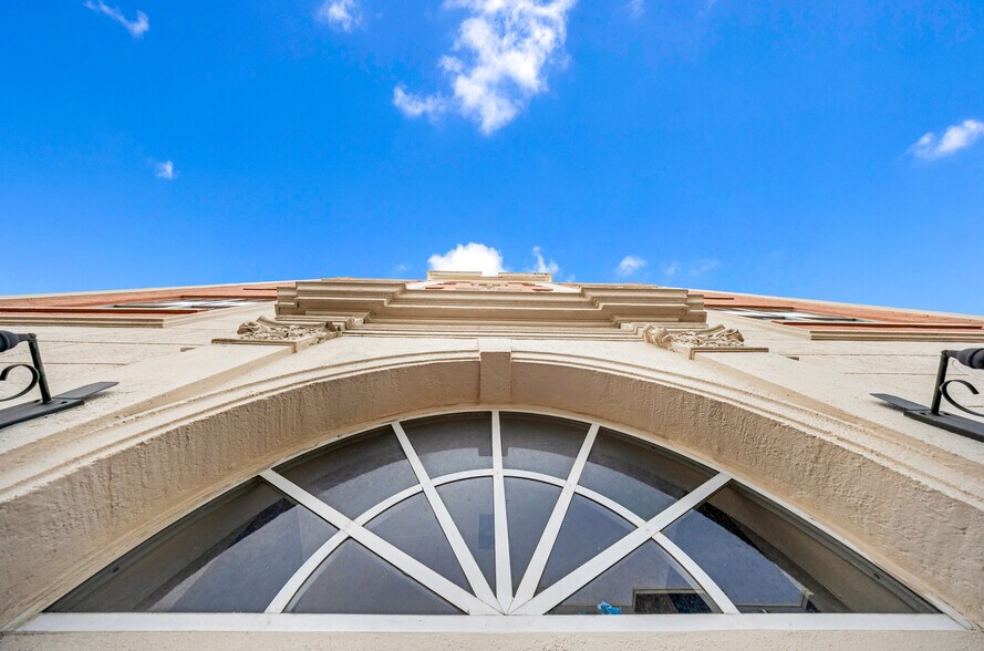 More Photos Of 727 Collins Ave, Miami Beach Apartments For Sale