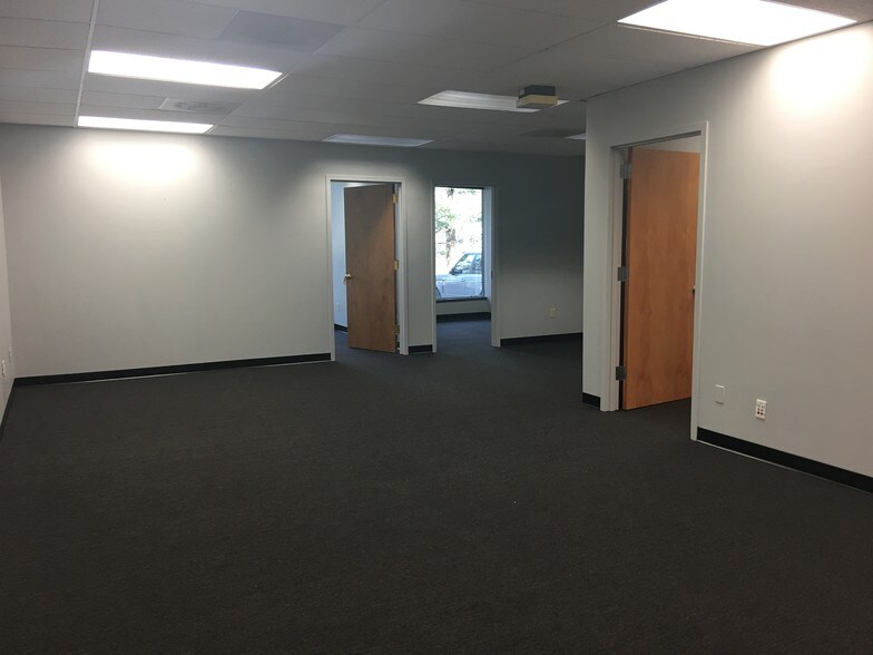 More Photos Of 90 Grove St, Ridgefield Medical For Sale