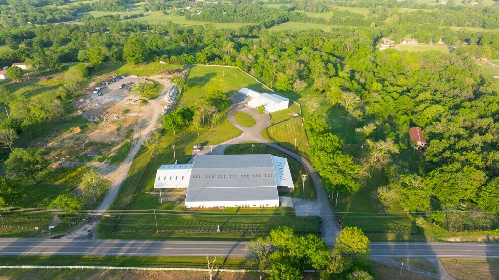 More Photos Of 5830 Highway 231 S, Castalian Springs Showroom For Sale