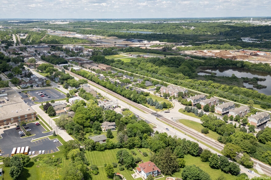 More Photos Of 926 Main St, Lemont Light Distribution For Sale