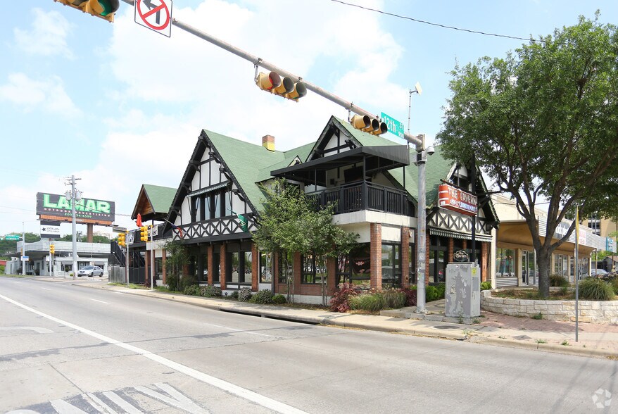 More Photos Of 908 W 12th St, Austin Unknown For Lease