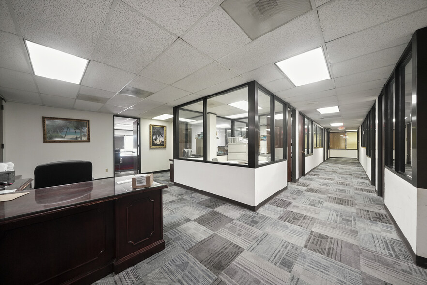 More Photos Of 9207 Country Creek Dr, Houston Office For Sale