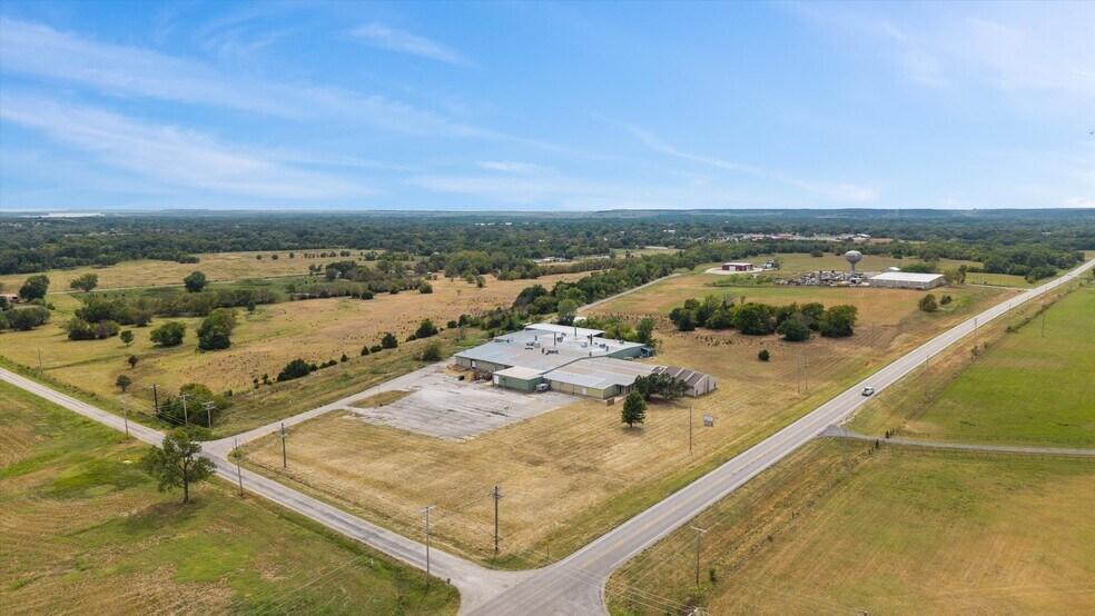 More Photos Of 107 A St., Caney Industrial For Lease