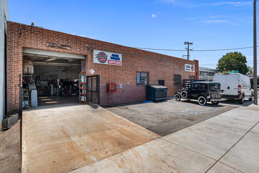 More Photos Of 5711 Sheila St, Commerce Warehouse For Sale