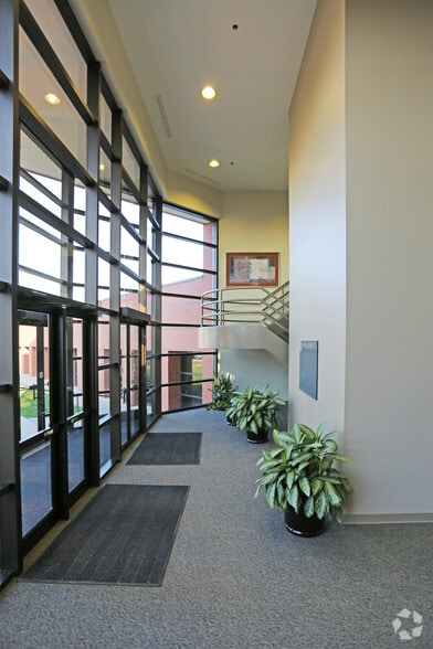 More Photos Of 600 E Court Ave, Des Moines Medical For Lease