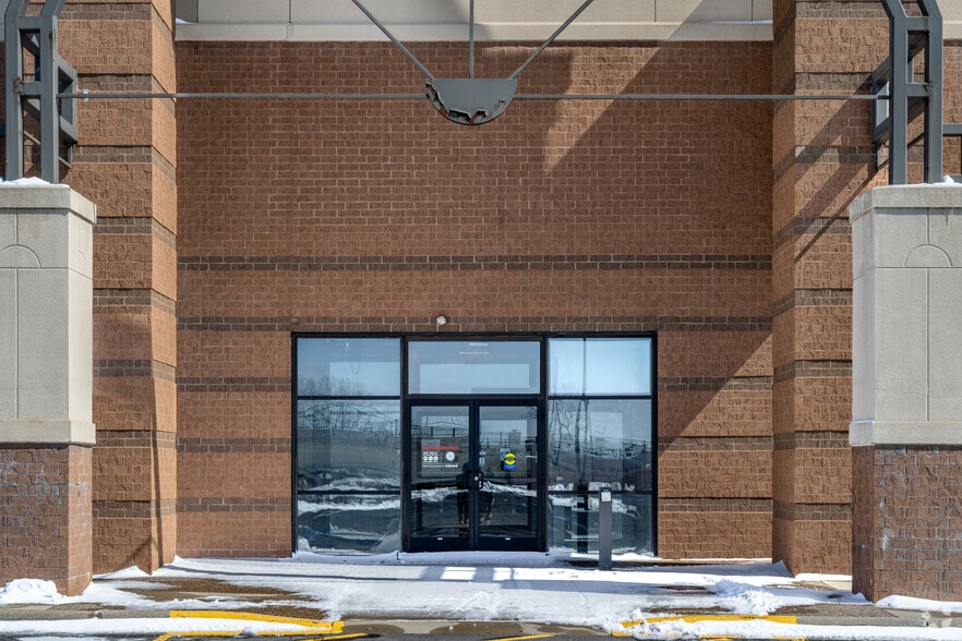 More Photos Of 7600 Hudson Rd, Woodbury Freestanding For Lease