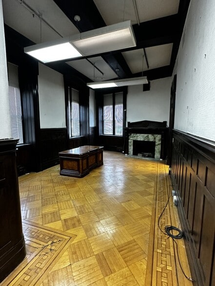 More Photos Of 418 Grand St, Paterson Self Storage For Lease