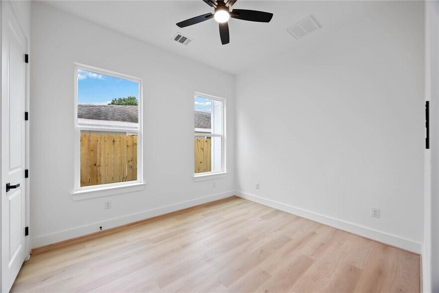 More Photos Of 4430 Knoxville Street #A-B, Houston Apartments For Sale
