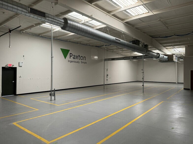 More Photos Of 138 Commerce Ctr, Greenville Light Distribution For Lease