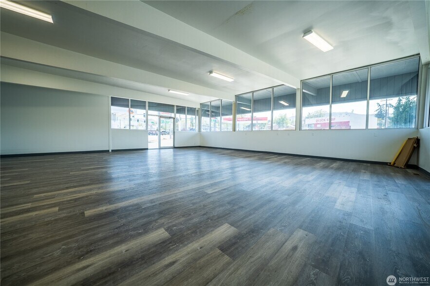 More Photos Of 849 S Mission St, Wenatchee General Retail For Sale