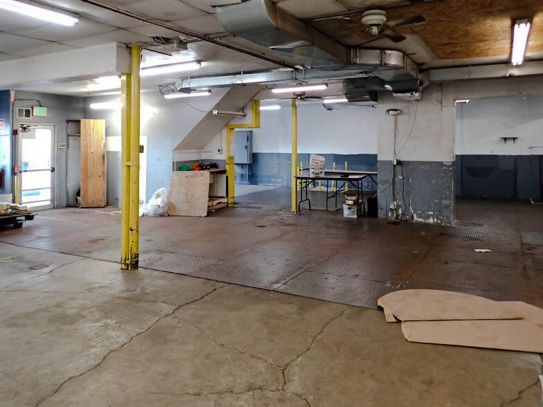 More Photos Of 116 N Main St, Kendallville Flex For Sale