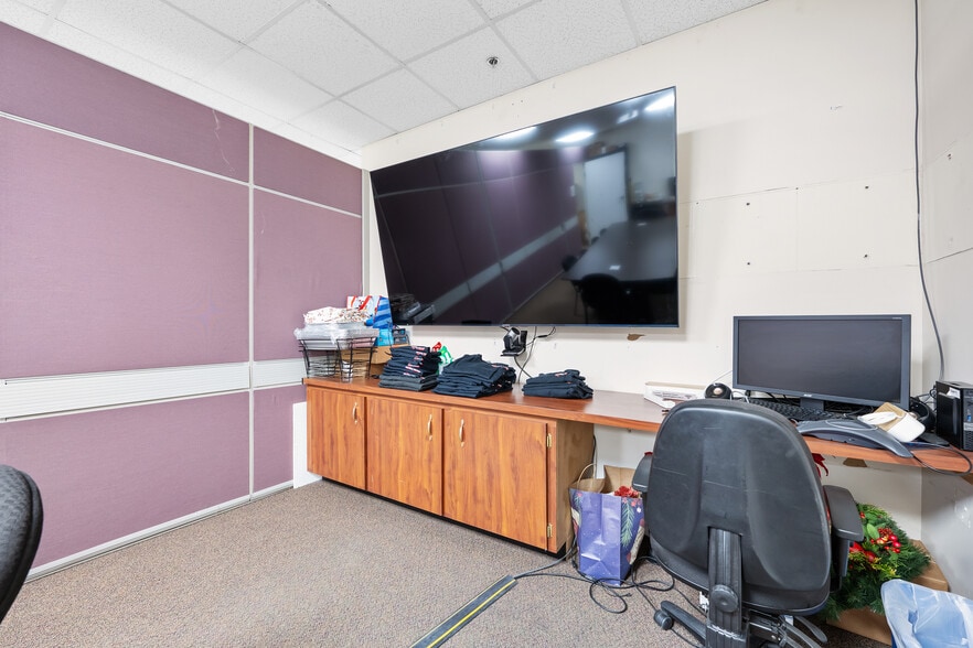 More Photos Of 2 Sunshine Blvd, Ormond Beach Light Distribution For Lease