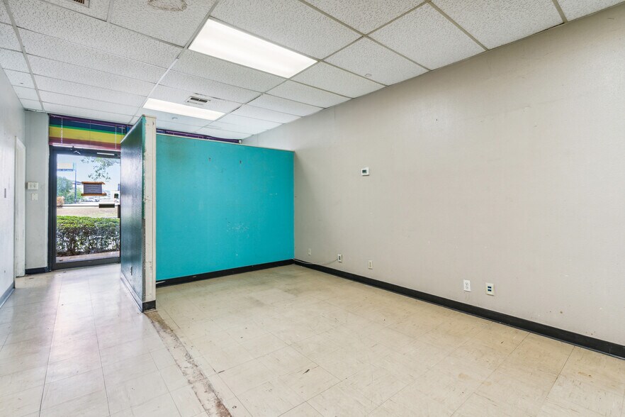 More Photos Of 2800 NE Loop 410, San Antonio Light Distribution For Lease