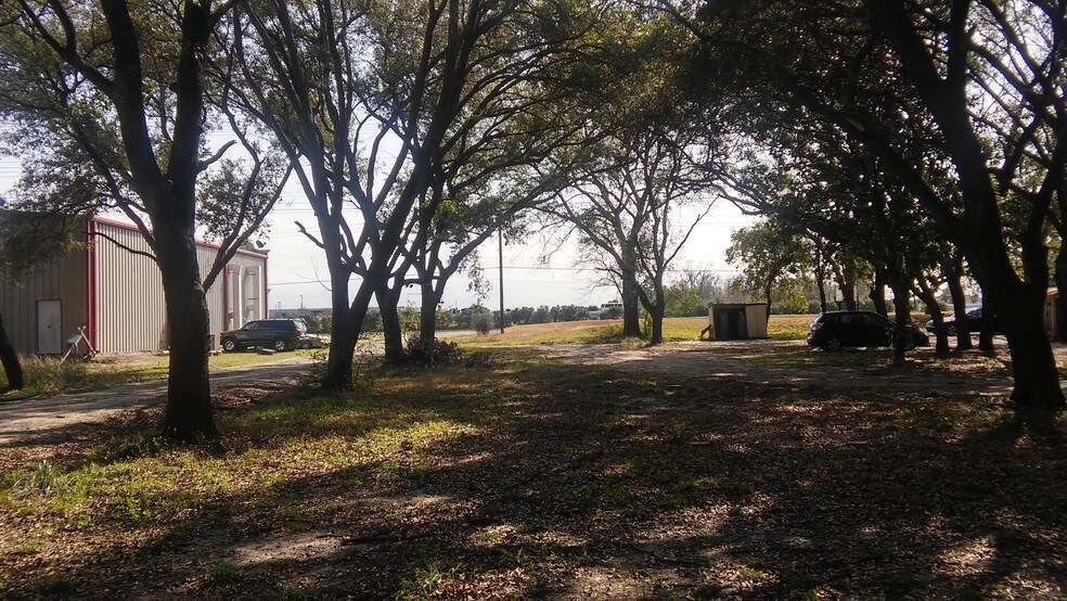 More Photos Of 1746 N Sam Houston Pky W, Houston Flex For Lease