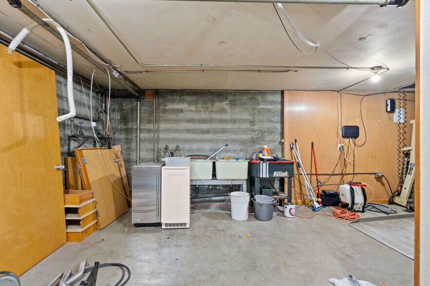 More Photos Of 6601 SE Foster Rd, Portland Storefront Retail Office For Sale