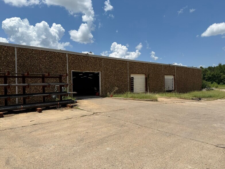 More Photos Of 5408 Interstate Dr, Shreveport Warehouse For Lease