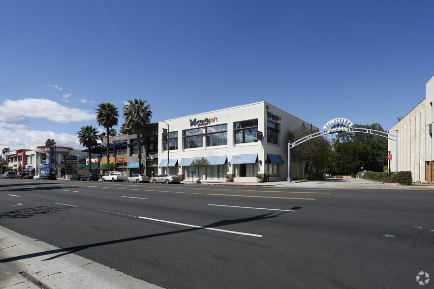 More Photos Of 17401-17405 Ventura Blvd, Encino General Retail For Lease