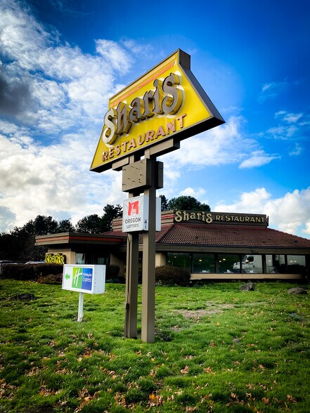 More Photos Of 557 NW Phoenix Dr, Troutdale Restaurant For Sale