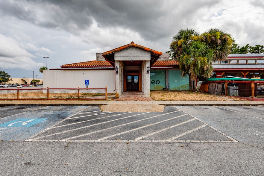 More Photos Of 702 Mall Blvd, Brunswick Supermarket For Sale