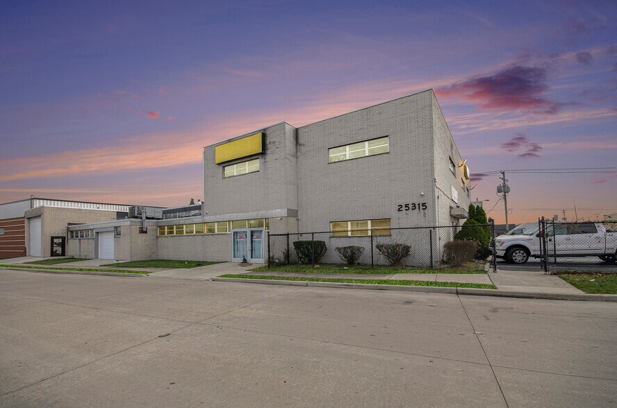 More Photos Of 25315 Kean St, Dearborn Industrial For Lease