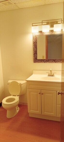 More Photos Of 1801 Hicks Rd, Rolling Meadows Office For Sale