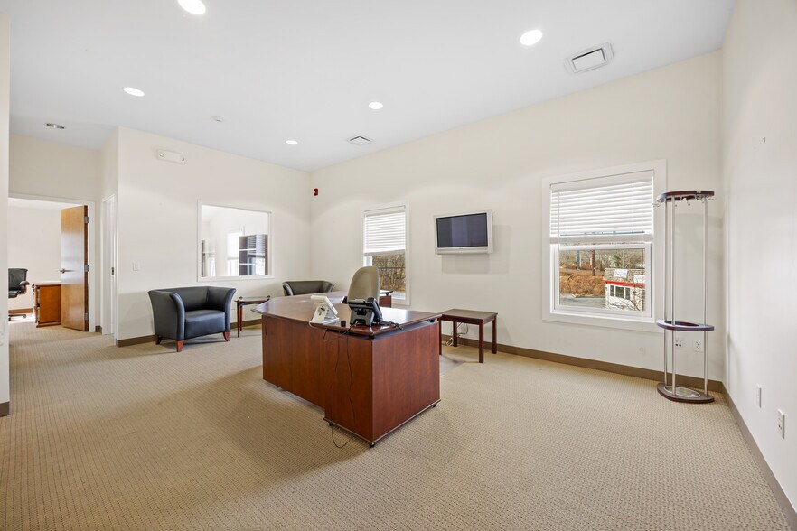 More Photos Of 76 Tokeneke Rd, Darien Office For Lease