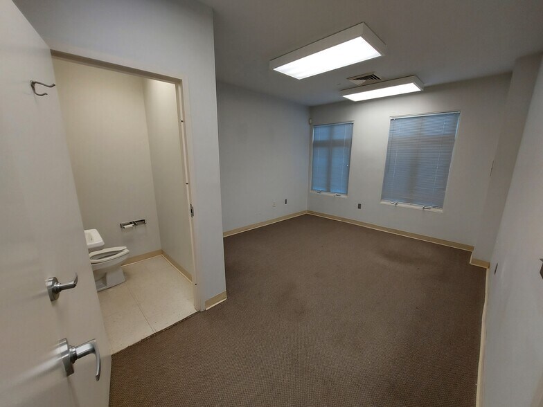 More Photos Of 5015 Southpark Dr, Durham Medical For Lease