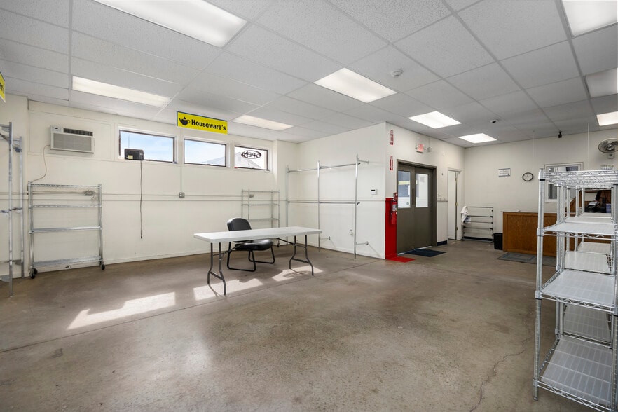 More Photos Of 419 W Market St, Sandusky Light Distribution For Sale