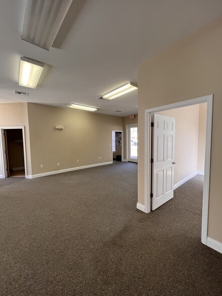 More Photos Of 4628 Summerdale Blvd, Pace Medical For Lease