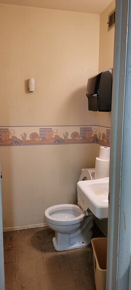 More Photos Of 2515 6th Ave N, Great Falls General Retail For Sale