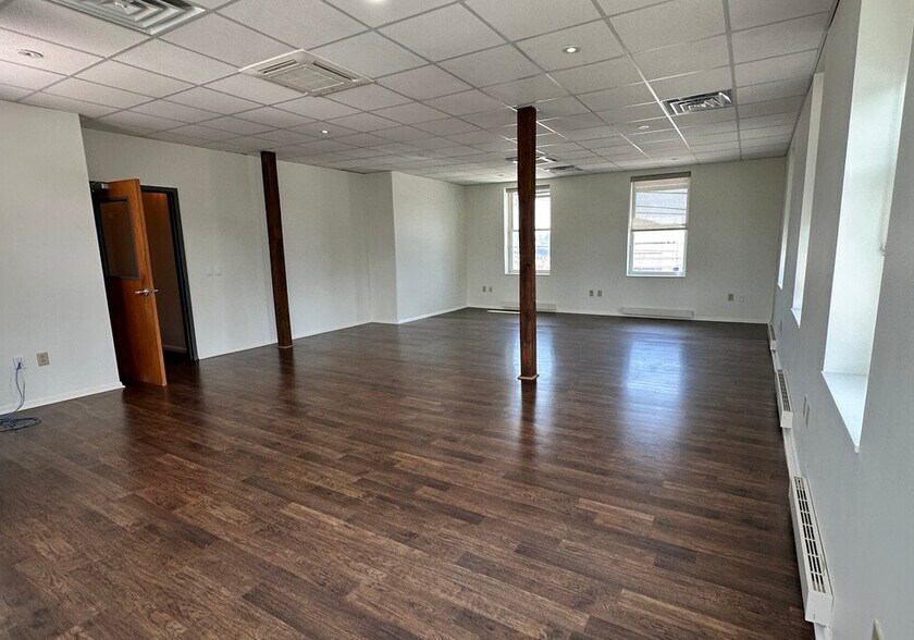 More Photos Of 404 W 75th St, Kansas City General Retail For Sale