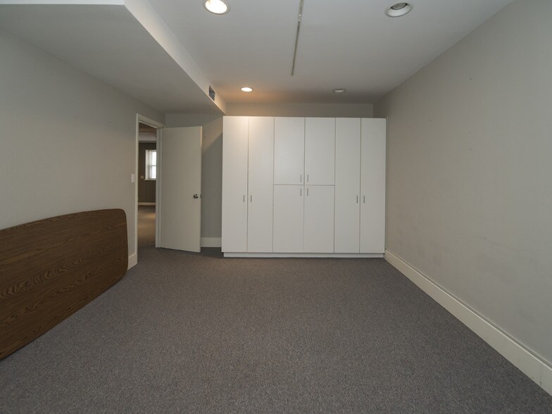 More Photos Of 5010 Dodge St, Omaha Medical For Lease