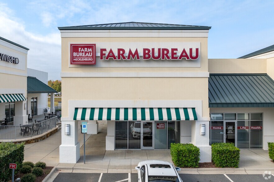 More Photos Of 3607 Whitehall Park Dr, Charlotte Unknown For Lease