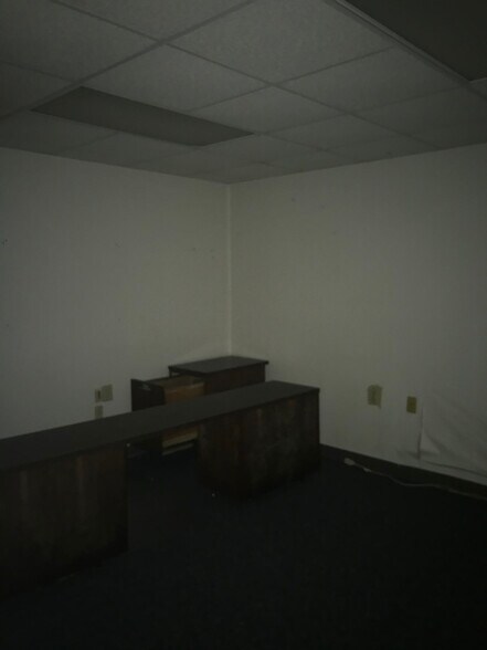 More Photos Of 337 Oak Ave, Spruce Pine Office For Lease