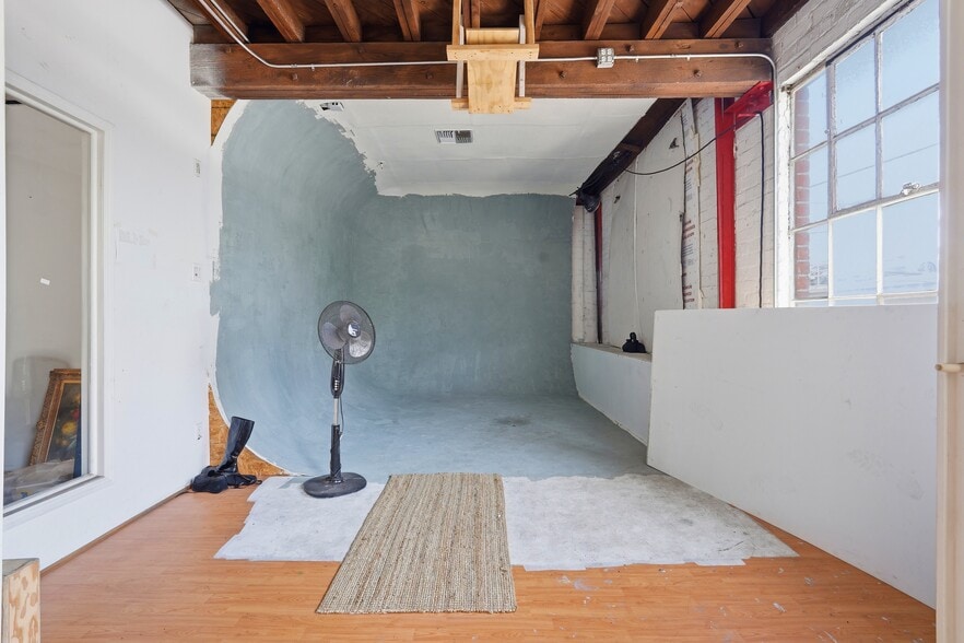 More Photos Of 714 Ducommun St, Los Angeles Manufacturing For Sale