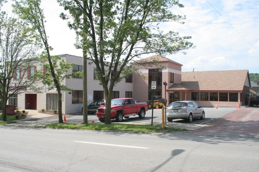 More Photos Of 222 W Cunningham St, Butler Office For Lease