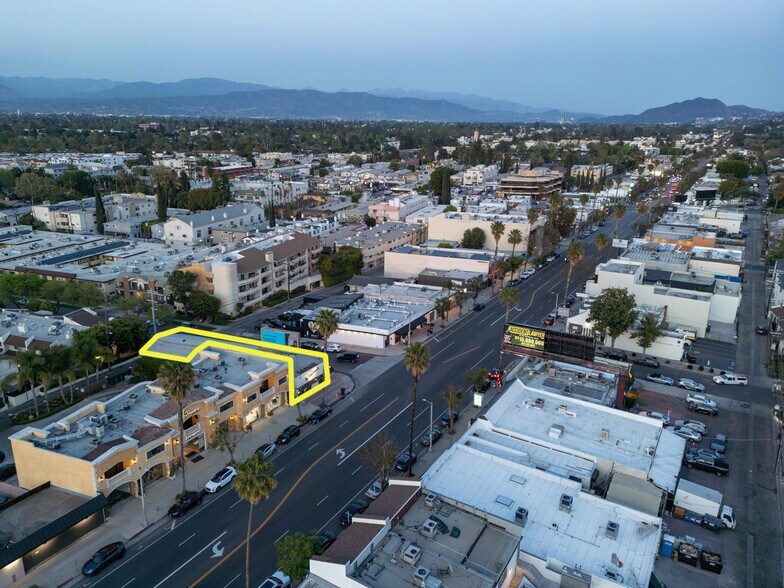 More Photos Of 13831 Ventura Blvd, Sherman Oaks Storefront For Sale