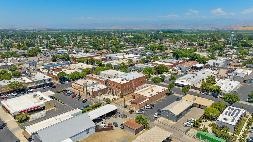 More Photos Of 128 S E St, Exeter Storefront For Sale