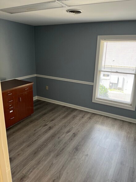 More Photos Of 131 Indian Lake Rd, Hendersonville Loft Creative Space For Lease