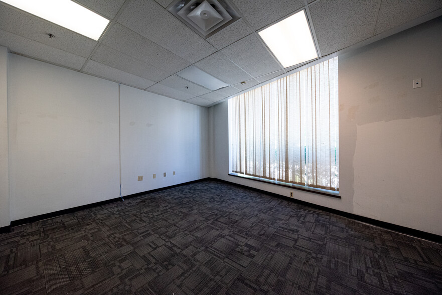 More Photos Of 2720 Van Aken Blvd, Cleveland Office For Lease