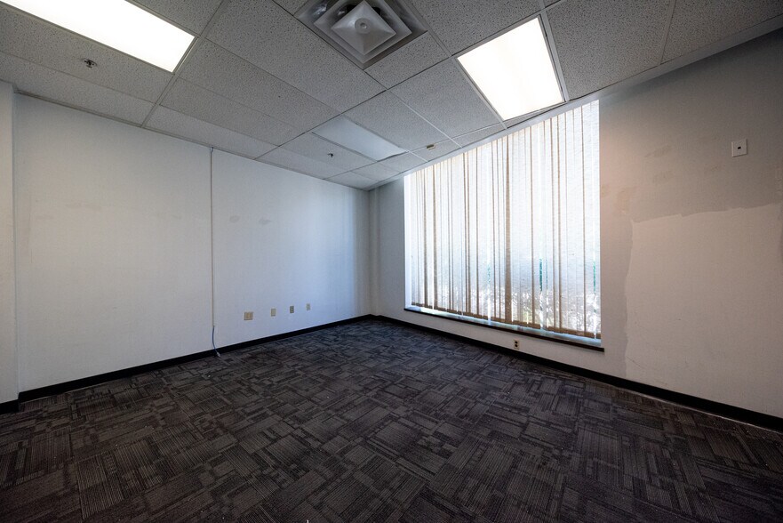 More Photos Of 2720 Van Aken Blvd, Cleveland Office For Lease