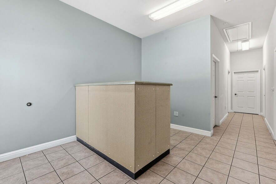 More Photos Of 13284 Pond Springs Rd, Austin Office For Sale