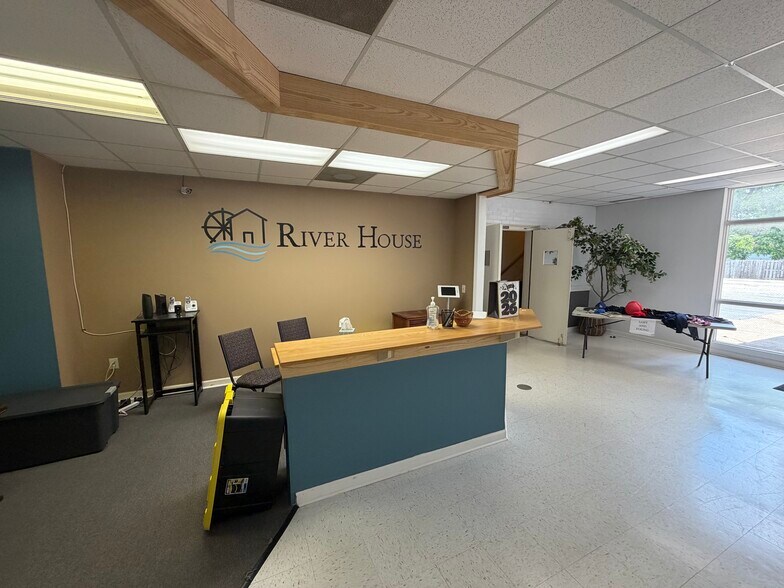 More Photos Of 3901 Raeford Rd, Fayetteville Religious Facility For Lease