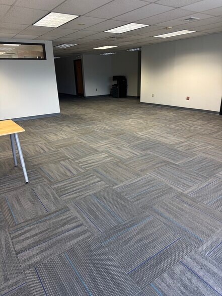 More Photos Of 111-121 Roberts St, East Hartford Business Park For Lease