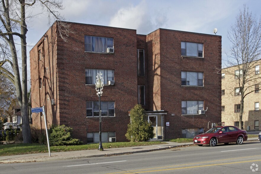 More Photos Of 222 Lakeshore Rd E, Mississauga Apartments For Sale